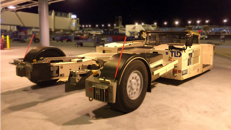 Illustration for article titled Pushback Tugs Are The Coolest Vehicles At The Airport